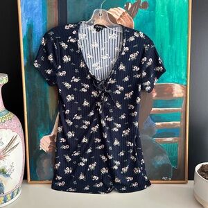 Justify Navy Floral Short Sleeve Top Small